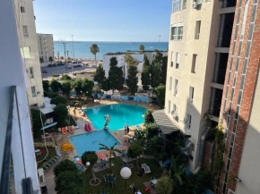 Appartement familial avec piscine et vue sur la mer a Malabata Tanger a 50 metres de la plage location quotidienne exclusivement pour familles pas de couples non maries